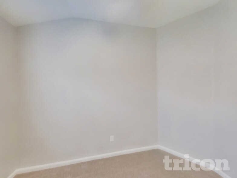 Building Photo - 1648 Country Walk Dr