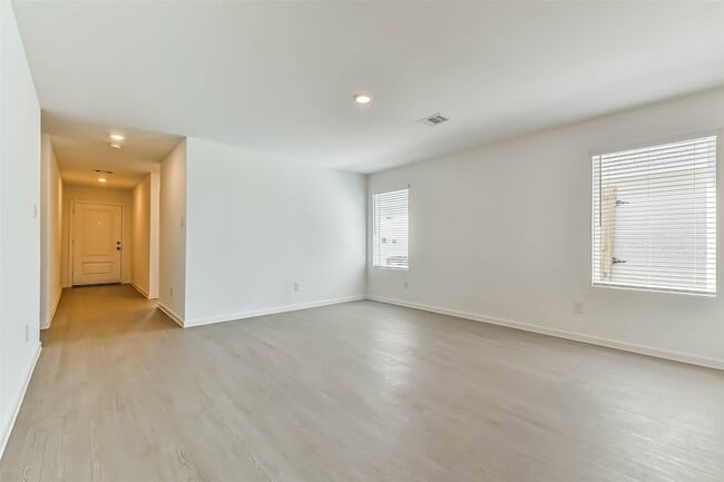 Building Photo - 163 Sterling River Ln