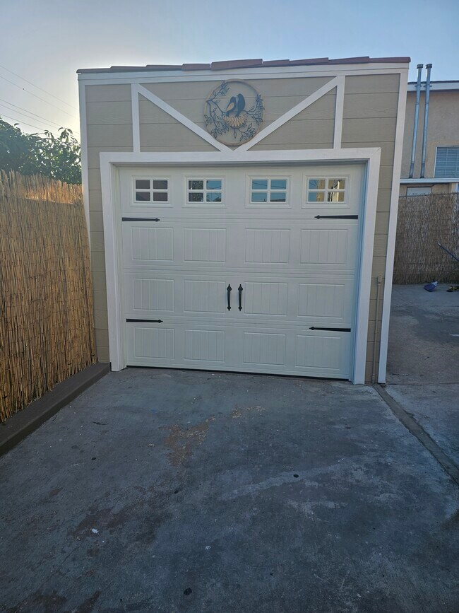 Building Photo - 615 Forest Ave