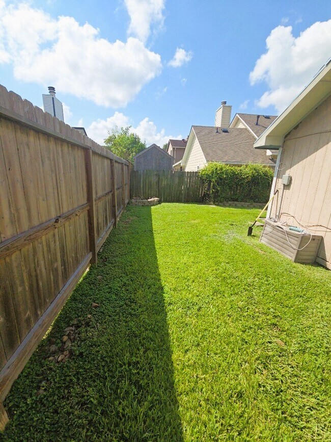 Building Photo - 8718 Roaring Point Dr