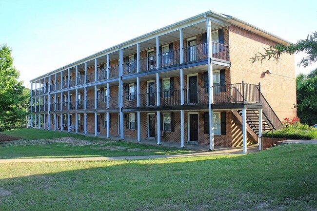 Building Photo - Riverbend Commons - Unit 202 C