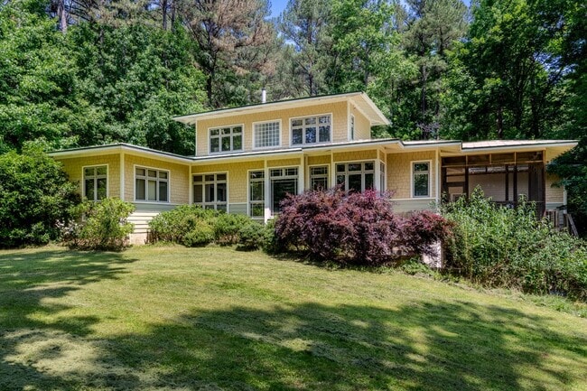 Building Photo - 817 Oasis Dr