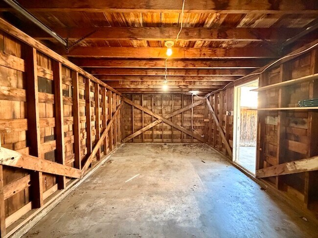 Building Photo - Ideal For Student Housing