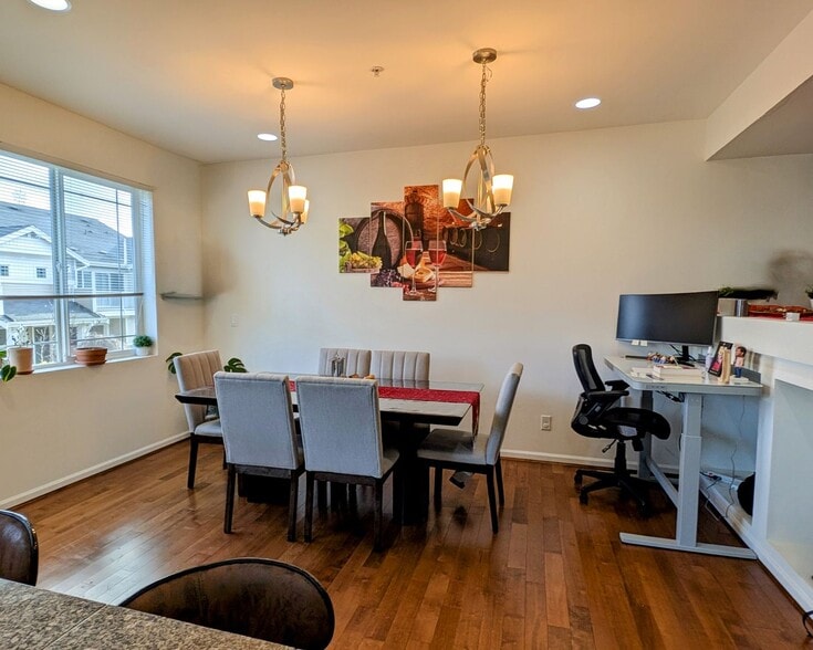 Building Photo - 15720 Manor Way