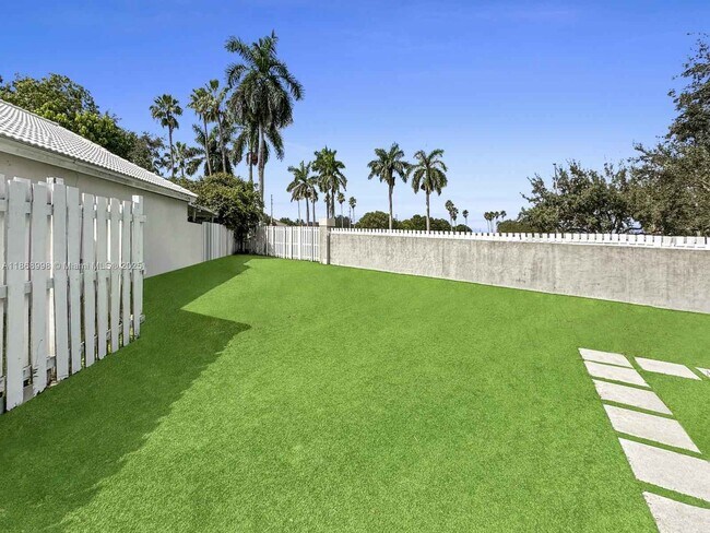 Building Photo - 1015 NW 125th Terrace