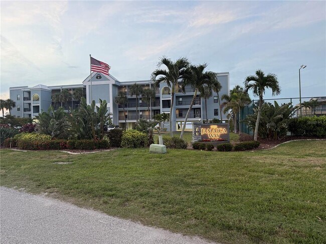Building Photo - 1750 Jamaica Way