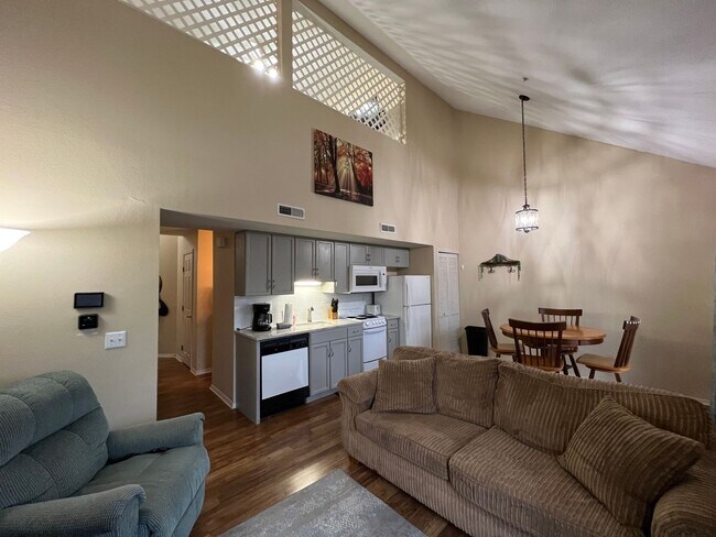 Building Photo - 680 Fall Creek Dr