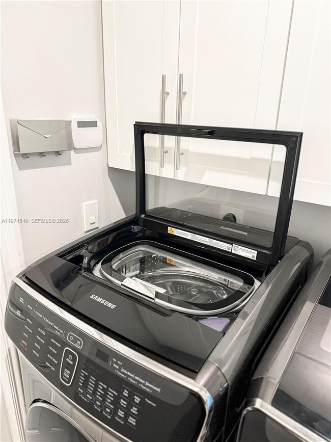 Building Photo - 400 Alexandra Cir