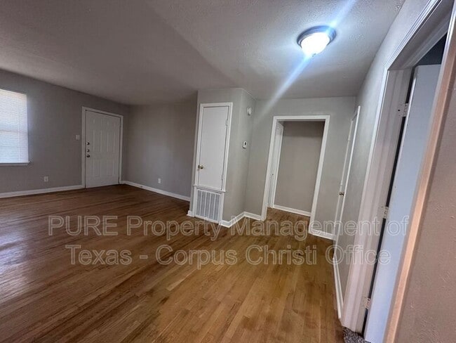 Building Photo - 538 Chase Dr