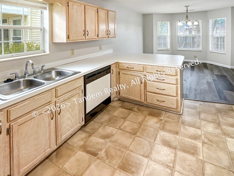 Building Photo - 512 Selsey Ct S