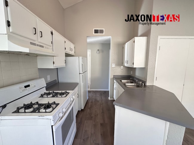 Building Photo - 1535 Rebecca Ann Dr