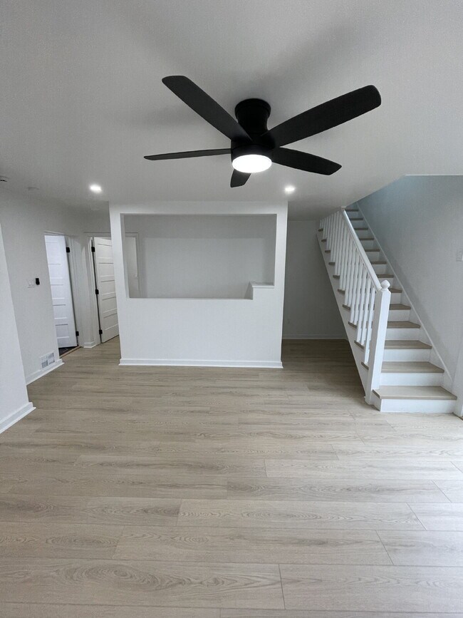 Building Photo - 107 Shoup St