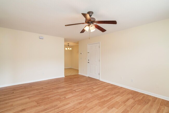 Building Photo - 1703 Maple View Way