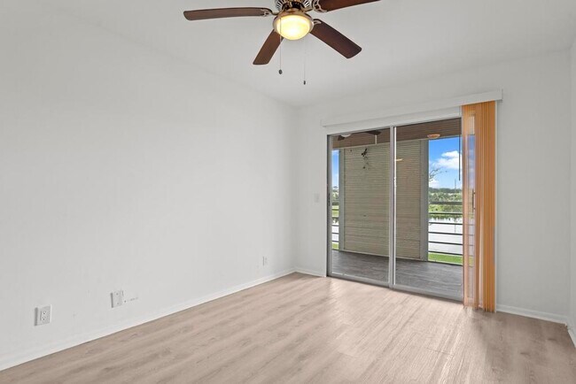 Building Photo - 2044 Hythe A