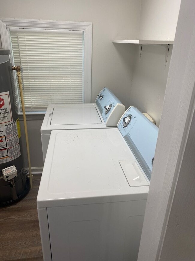 Building Photo - Charming one-bedroom oasis available in the heart of Gainesville!