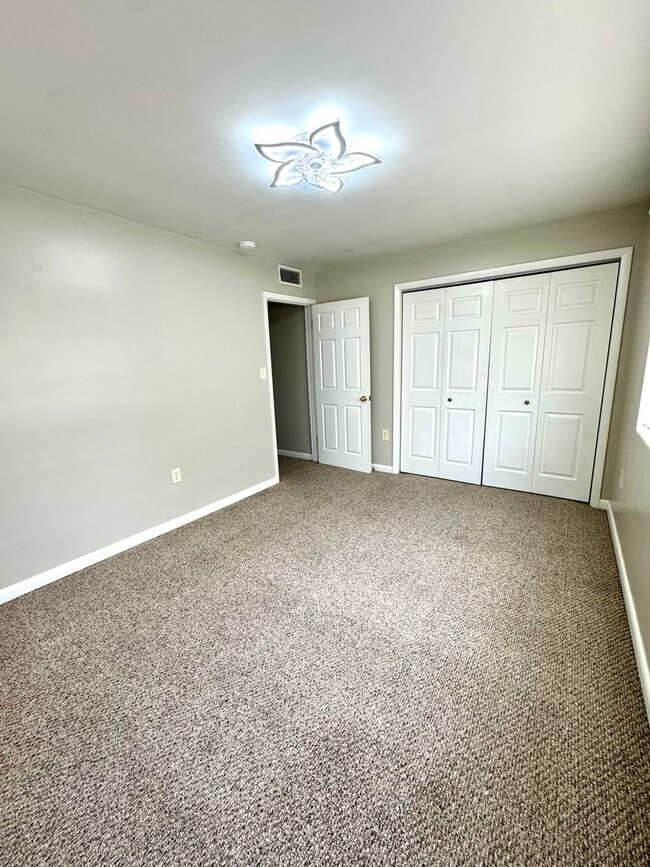 Building Photo - Charming 3 Bedroom Townhouse in New Market