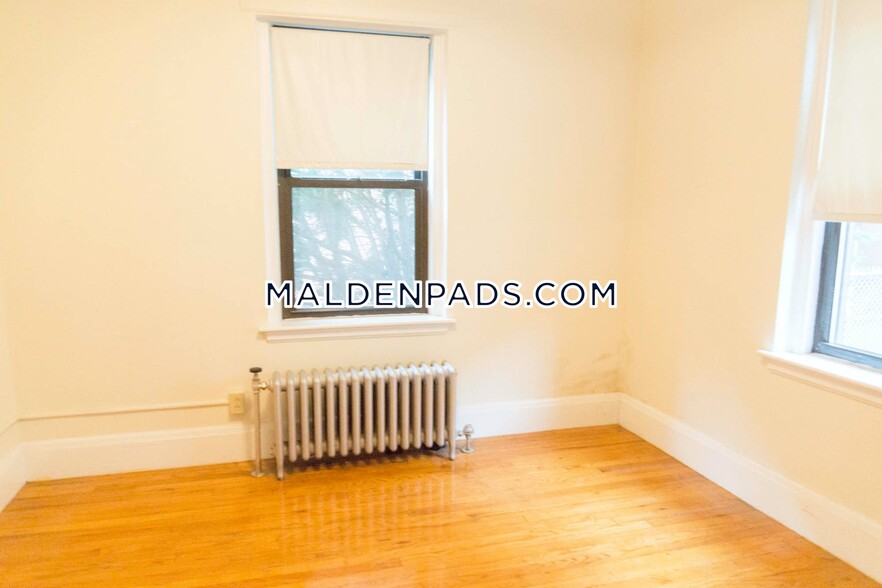 Building Photo - 349 Pleasant St