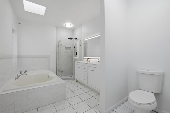 Building Photo - 7308 S Ridgeland Ave