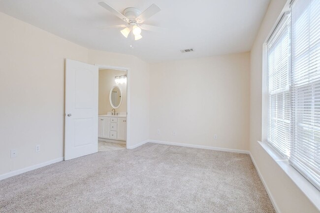 Building Photo - Unique 4BR Home with Private Upstairs Suite & Kitchenette in Georgetown