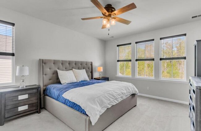 Building Photo - 399 Woodgate Wy