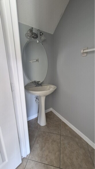 Building Photo - 10450 Manderley Way