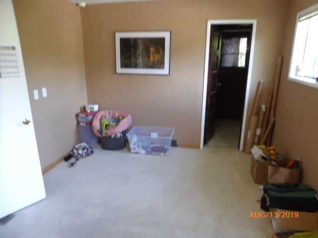 Building Photo - 2 Bed 1 Bath Upperr unit apartment in a Duplex