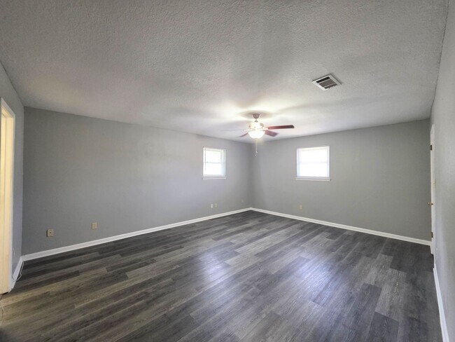 Building Photo - 7819 Hearthstone Cir