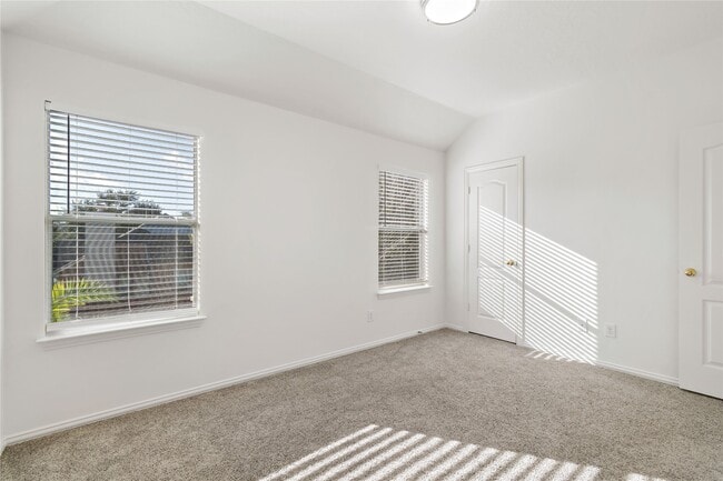 Building Photo - 3326 Lakeway Ln