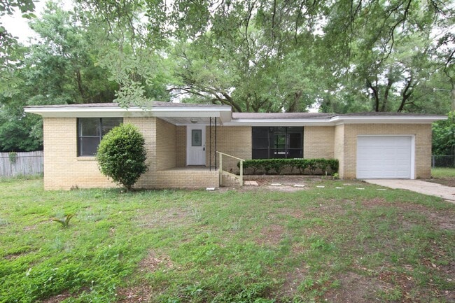 Primary Photo - Available Now – 3BR/2BA Home Near HWY 90, ...