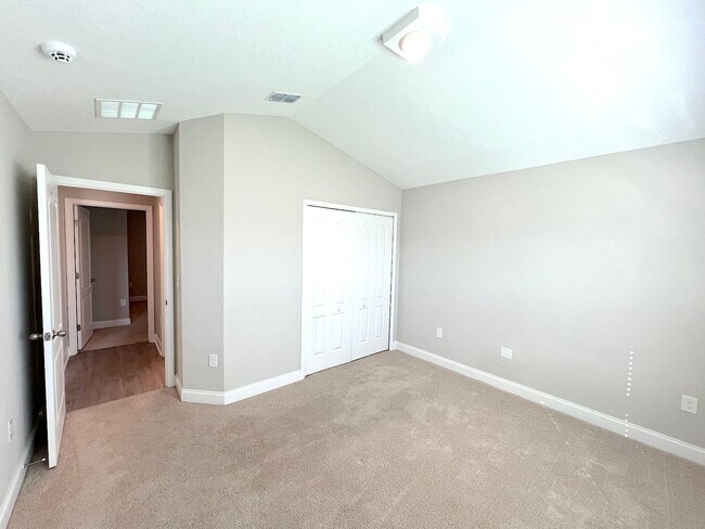 Building Photo - GORGEOUS 5 Bed 4 Bath 3 Car Garage HOME w COMMUNITY POOL for RENT!