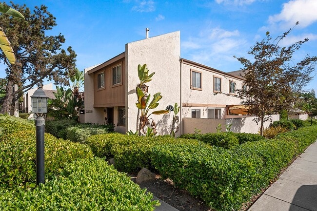 Building Photo - Spacious 4-Bedroom 2.5-Bathroom Townhome 50% Off 1st Month!