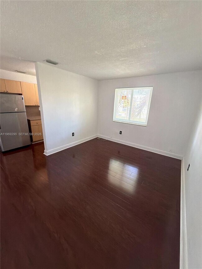 Building Photo - 1621 NW 16th Ave