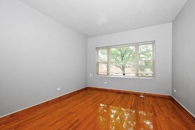 Interior Photo - 60th/Richmond