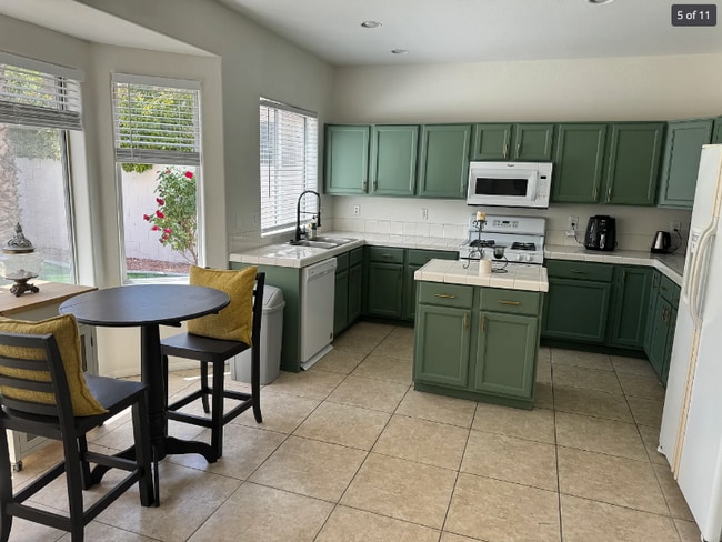 Building Photo - 8129 Riviera Beach Dr