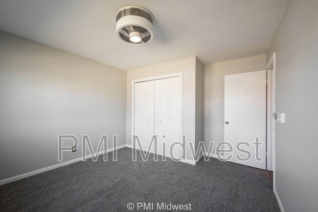 Building Photo - 140 Maple Park Dr
