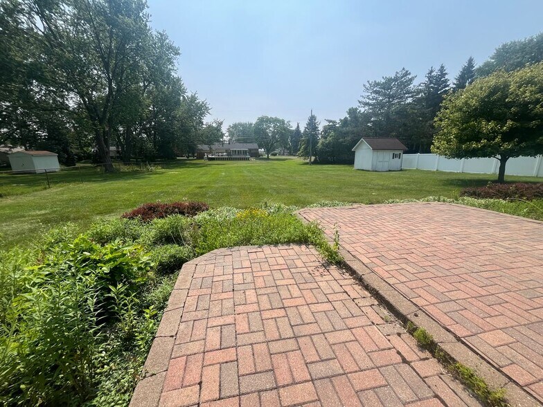 Building Photo - 87 Carter Dr