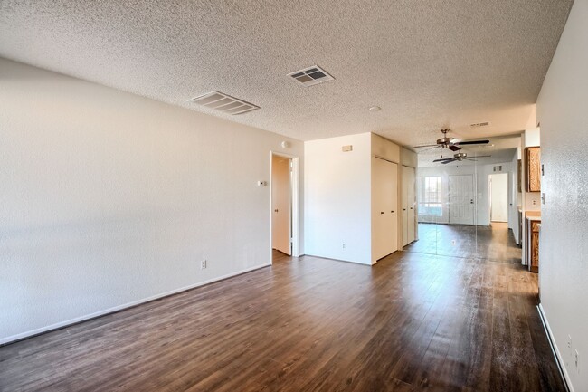 Building Photo - 2 Bedroom condo in Chandler