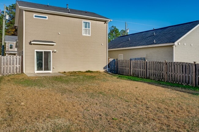 Building Photo - Amazing home in quiet and established neighborhood