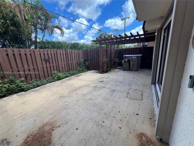 Building Photo - 773 SW 120th Way