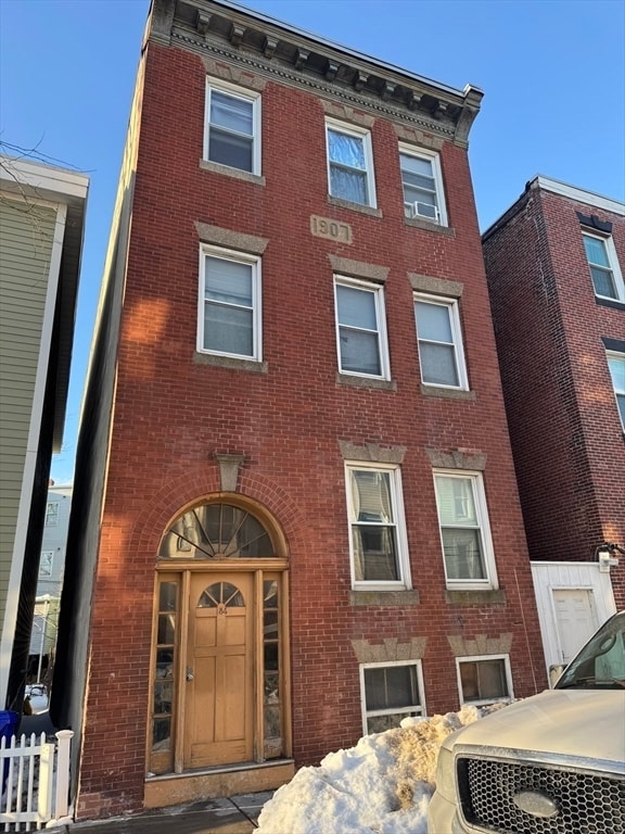 Building Photo - 184 London St