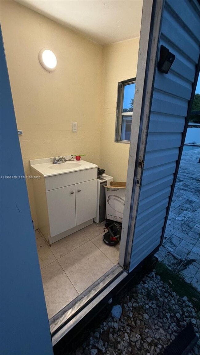 Building Photo - 1555 SW 21st Way