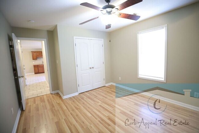 Building Photo - Utilities included!! Internet included!! Spacious 2 bed /2 full bath apt - includes washer/dryer