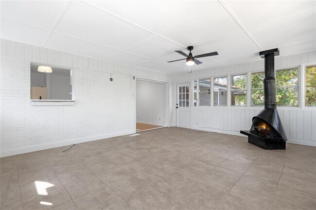 Building Photo - 2958 Harcourt Dr
