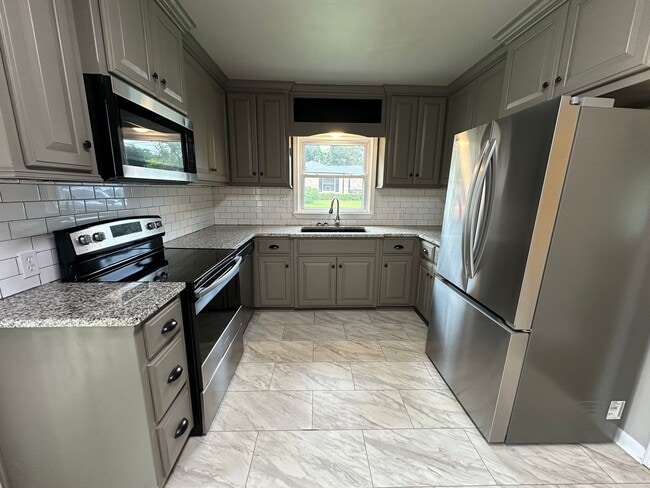 Building Photo - 2521 Sunnybrook Dr