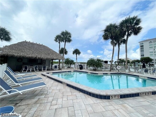 Building Photo - 12945 Vanderbilt Dr