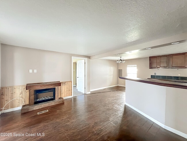 Building Photo - 425 Baker Rd