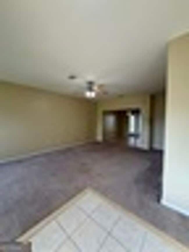 Building Photo - 200 Royal Palms Ave