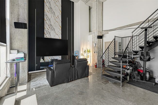 Building Photo - 2000 Bagby St