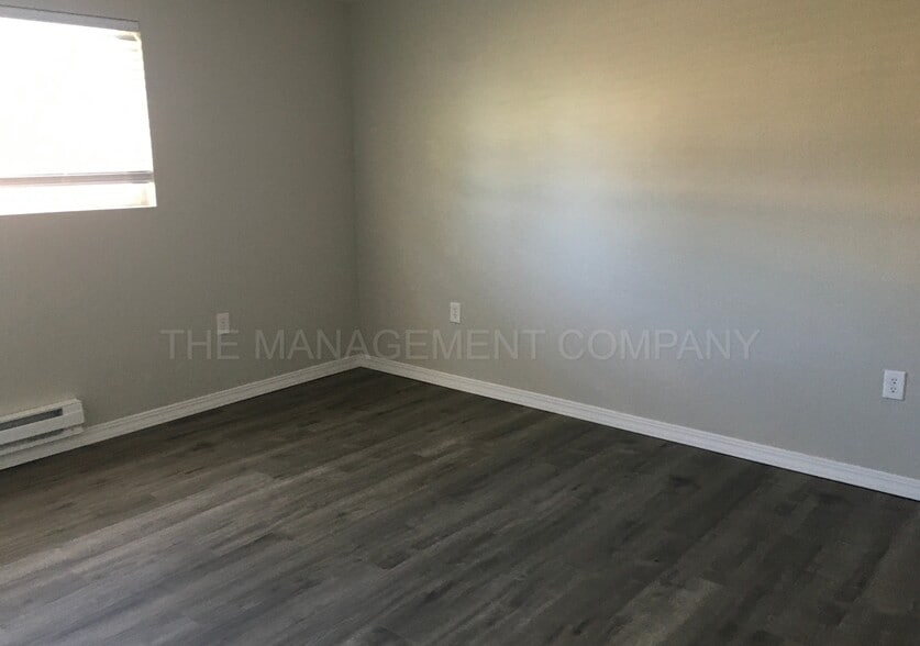 Building Photo - 1949 Alta Dr