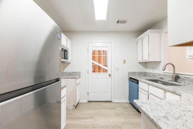 Building Photo - 103 Country Cove